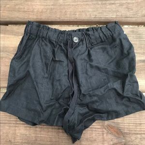 Elastic waistband shorts
